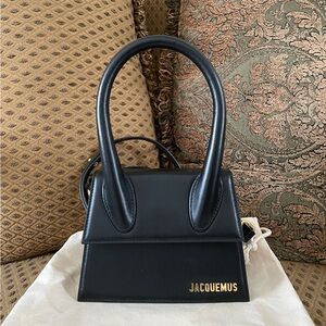 Jacquemus Le Chiquito Moyen Bag